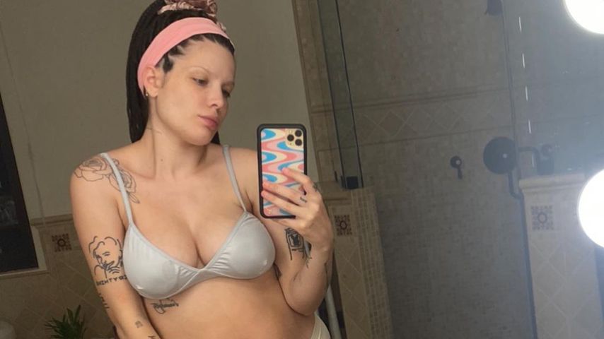 Halsey kurz nach der Geburt ihres Sohnes
