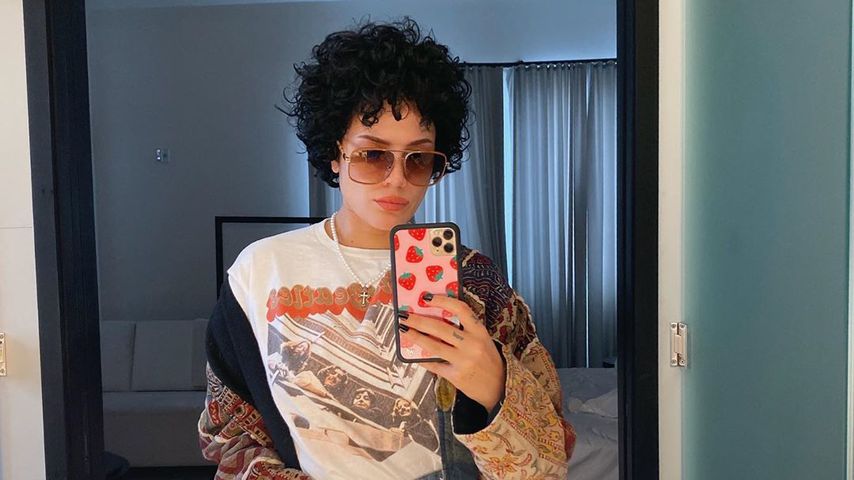 Fans lieben es: Sängerin Halsey zeigt ihre Mega-Naturlocken!