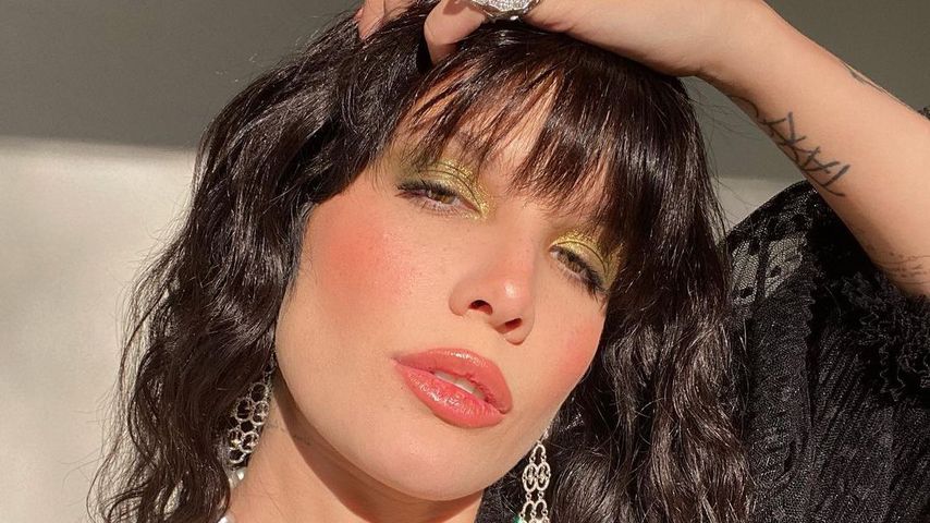 "Voller Liebe": Halsey schwärmt von Beziehung zum Kindsvater