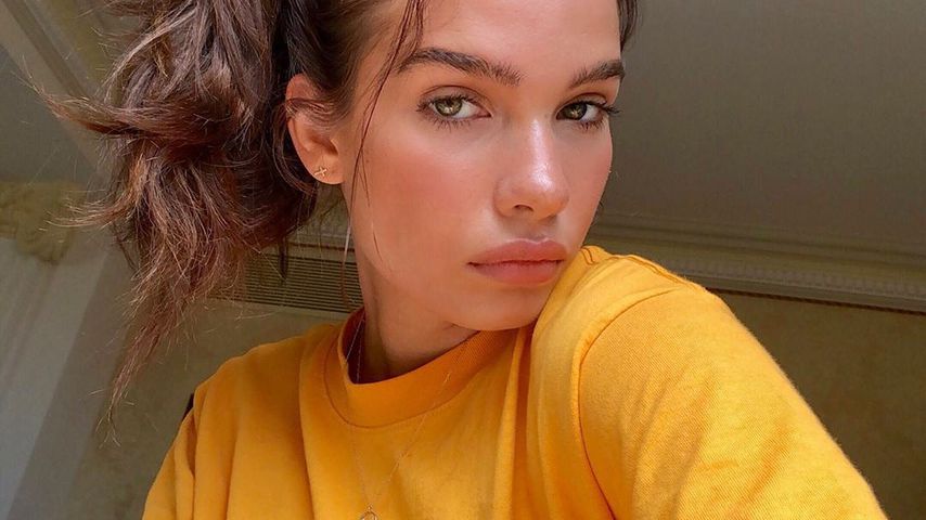 Hana Cross, Model