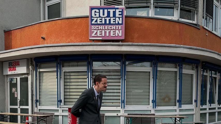 Strammer HandOfBlood als seine Figur Präsident Knabe bei "GZSZ"