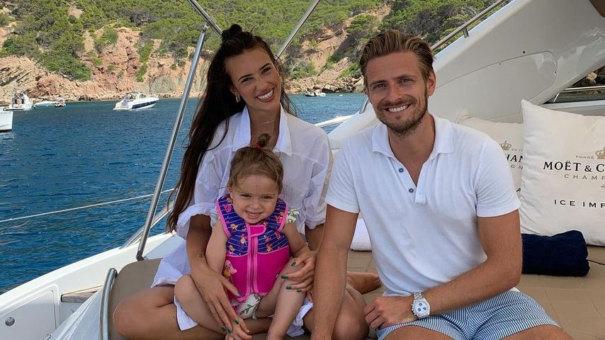 Hanna und Jörn Schlönvoigt mit Töchterchen Delia, 2020