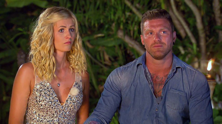 Hanna und Till beim finalen Lagerfeuer von "Temptation Island"