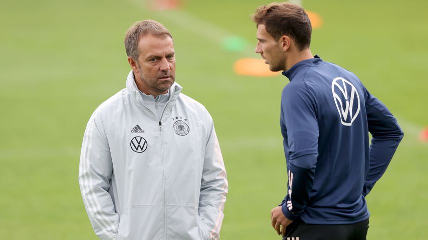 Hansi Flick und Leon Goretzka, August 2021