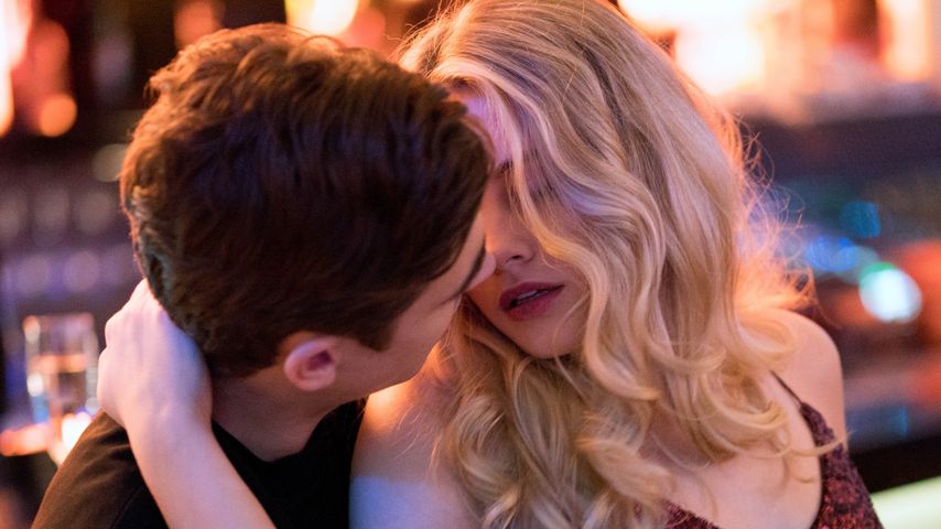 Hero Fiennes Tiffin und Josephine Langford als Hardin und Tessa in "After Love"