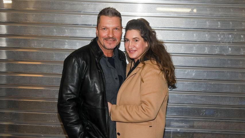 Hardy Krüger Jr. und Alice Krüger vor dem Abflug ins RTL-Dschungelcamp 2026 am Flughafen Frankfurt