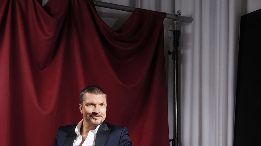 Hardy Krüger Jr. mit Maki-Puppe Polly, "Pretty in Plüsch"-Teilnehmer