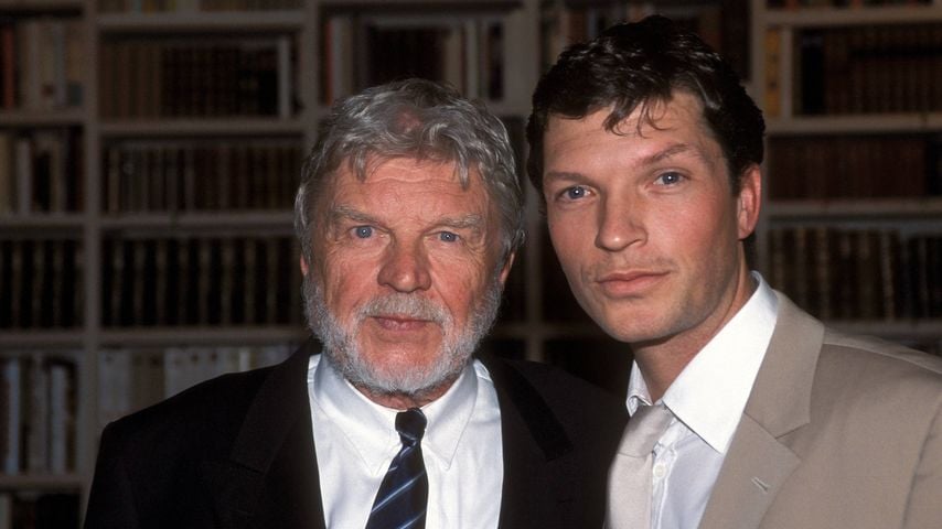 Schauspieler Hardy Krüger mit seinem Sohn Hardy Krüger Junior bei einer Ordensverleihung in Berlin