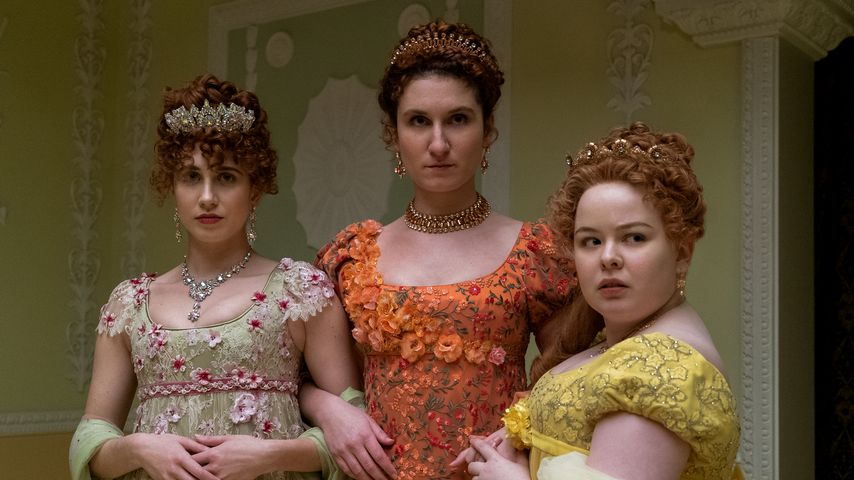 Harriet Cains, Bessie Carter und Nicola Coughlan in "Bridgerton"