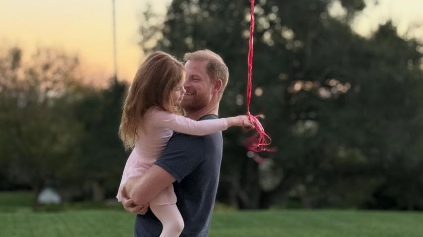 Zum Valentinstag: Meghan teilt Bild von Harry und Lilibet