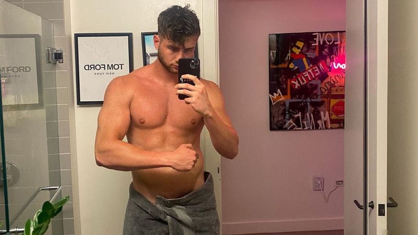 Fast nackt: "Finger weg!"-Harry postet superheißes Foto