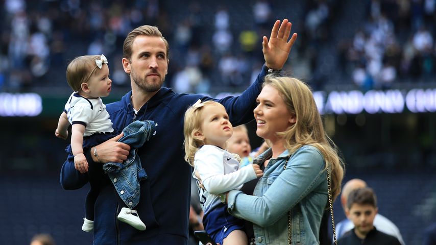 Harry Kane mit seiner Familie, 2019