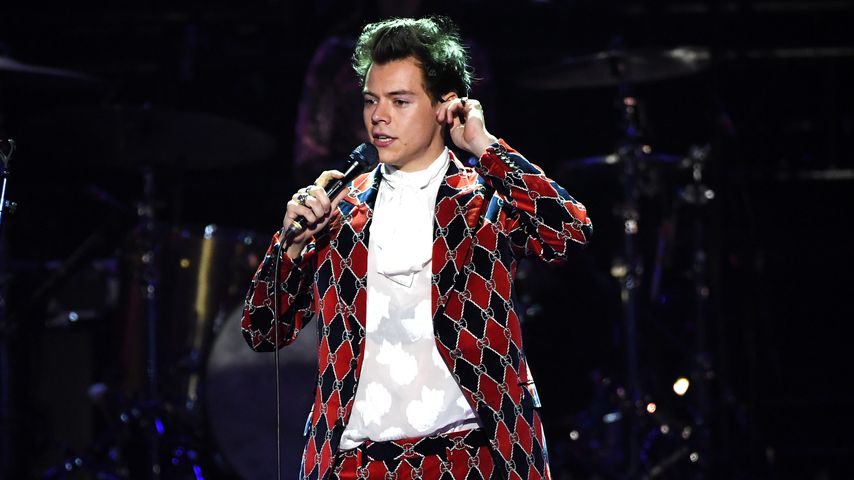 Fashion-Fauxpas? Harry Styles 2 Mal im selben Bühnen-Outfit!