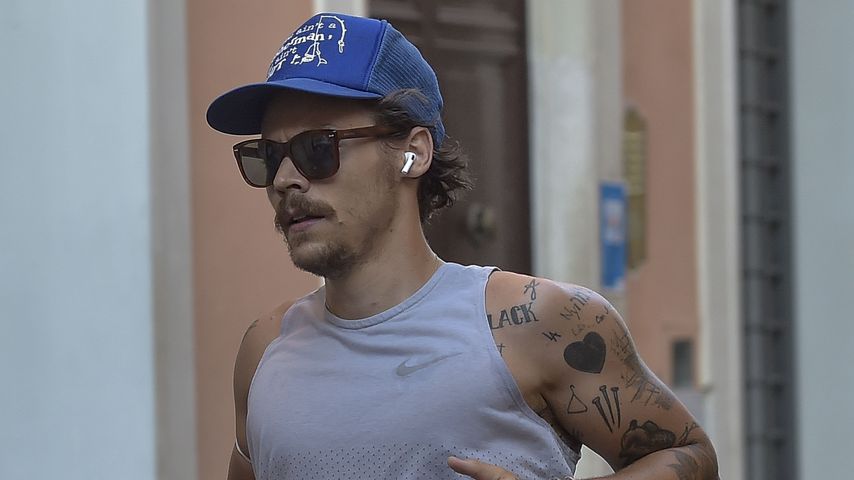 Sexy? Harry Styles mit Oberlippenbart beim Joggen gesichtet