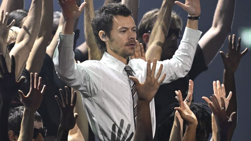 Harry Styles performt "Aperture" bei den Brit Awards 2026 in Manchester