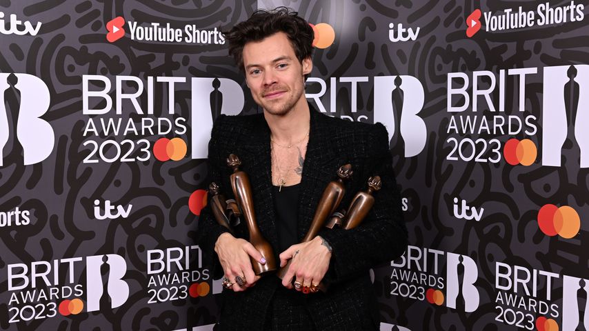 Lässig: Harry Styles rockt seinen bunten Look in Australien