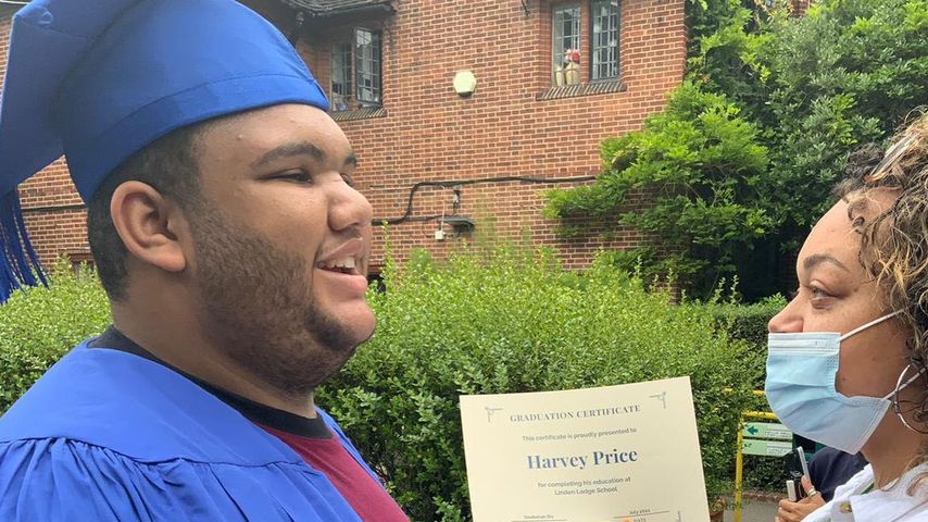 Harvey Price bei seinem Schulabschluss, Juli 2021