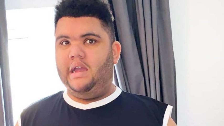 Harvey Price in einem ärmellosen Shirt seiner eigenen Kollektion