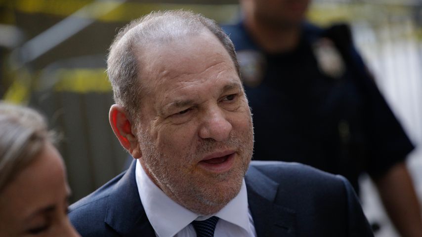 Harvey Weinstein vor einem Gerichtsgebäude in New York