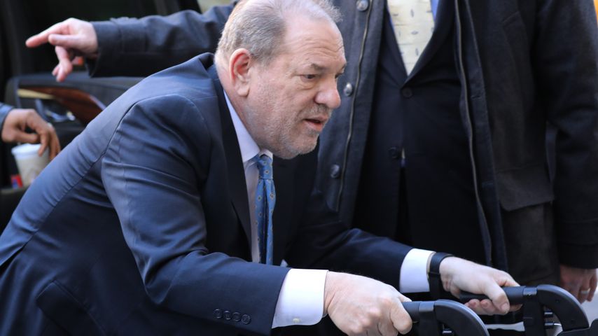 Harvey Weinstein vor einem Gerichtsgebäude in New York