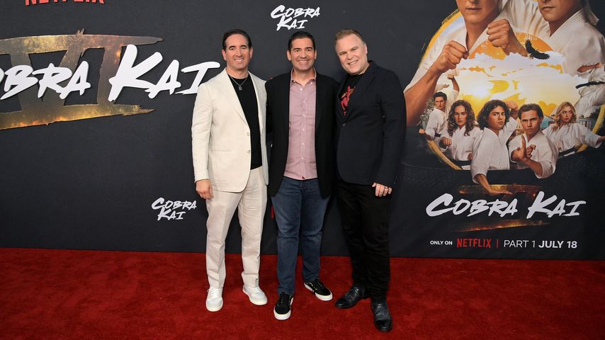 Hayden Schlossberg, Jon Hurwitz und Josh Heald bei einem Cobra-Kai-Fan-Event im Juli 2024