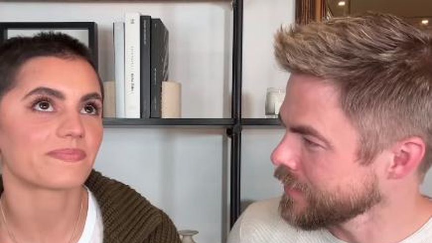 Hayley posiert nach Schädel-OPs auf Event mit Derek Hough!