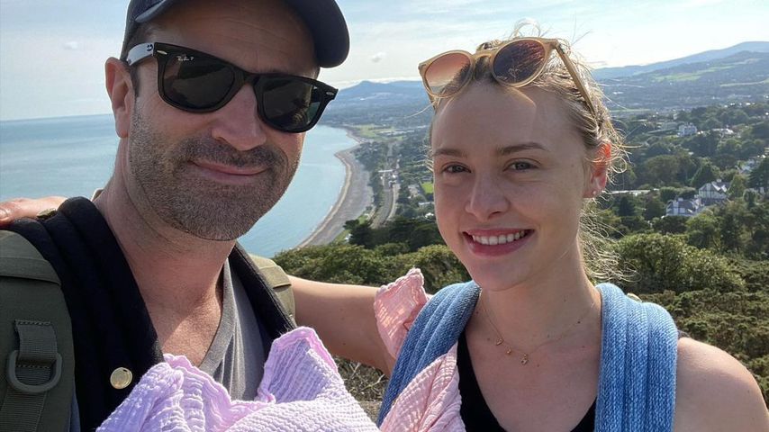 Hayley Erin mit ihrem Mann und ihren Babys