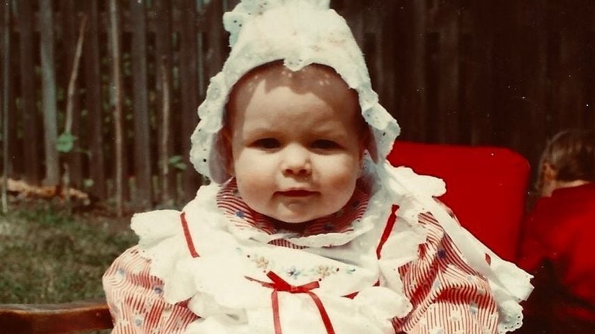 Hazel Brugger postet auf Instagram ein Bild von sich als Baby