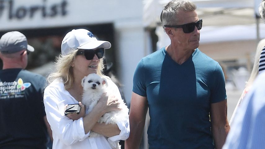 Kein Grund zur Sorge? Heather Locklear strahlt beim Bummel
