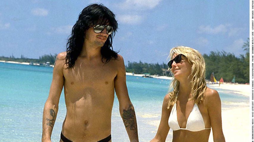 Heather Locklear und Tommy Lee 1986 auf den Bahamas