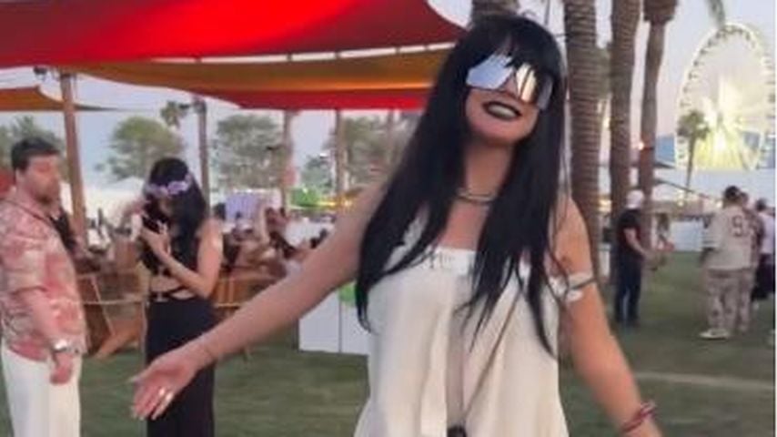 Heidi Klum gewährt an Tag zwei vom Coachella Blick auf Po