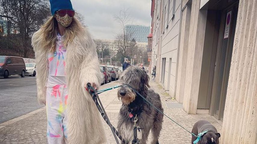 Top oder Flop? Heidi Klum im bunten Schlabber-Look mit Crocs