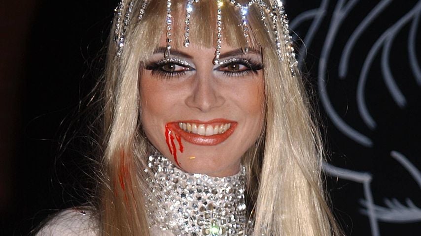 Heidi Klum bei ihrer jährlichen Celebrity-Halloween-Party 2001
