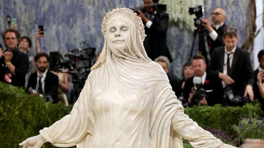 Met-Gala-Spektakel: Heidi Klum erscheint als lebende Statue