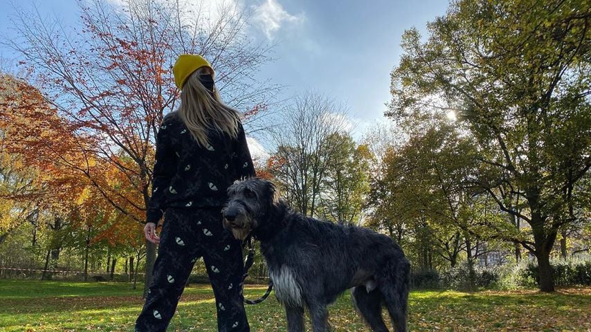 Im Jogger: So lässig geht Heidi Klum mit ihrem Hund Gassi!