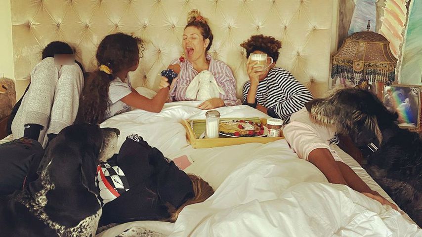 Großes Kuscheln: Heidi Klum posiert mit ihren Kids im Bett