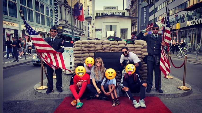 Heidi Klum, ihre Kinder und Tom Kaulitz am Checkpoint Charlie in Berlin, 2019