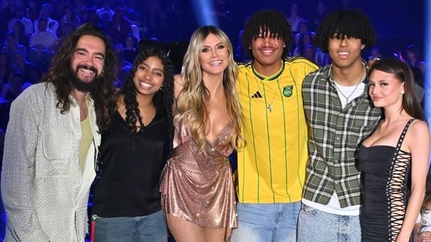 Heidi Klum posiert mit ihren vier Kids und Tom Kaulitz
