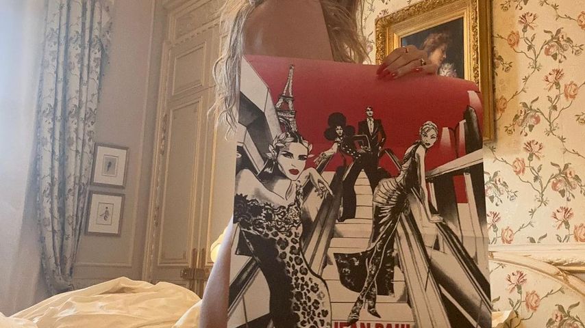 Heidi Klum in einem Hotelzimmer in Paris, Juli 2023