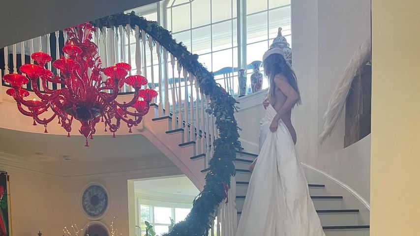 "Zurück ins Bett": Heidi Klum posiert nackig auf der Treppe
