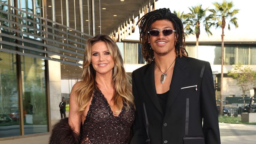 Im Netzkleid: Heidi Klum strahlt neben Sohn Henry bei Gala