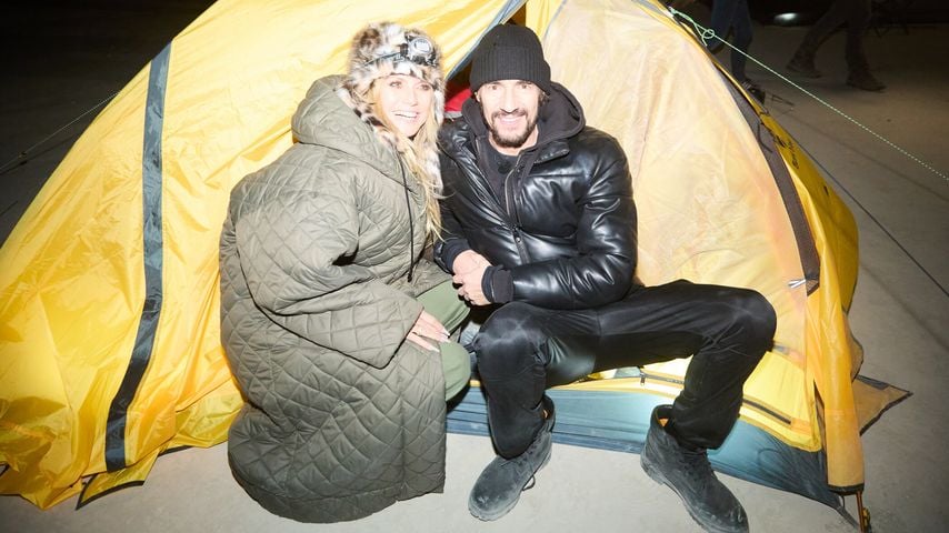 Für Fotoshooting: Die GNTM-Kandidaten campen in der Wüste