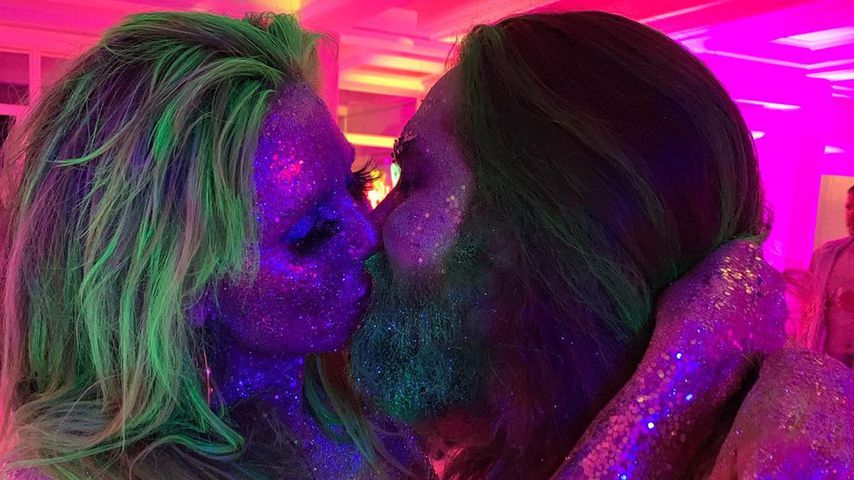 Glitzer-Knutscher: Heidi und Tom ganz verliebt auf Party