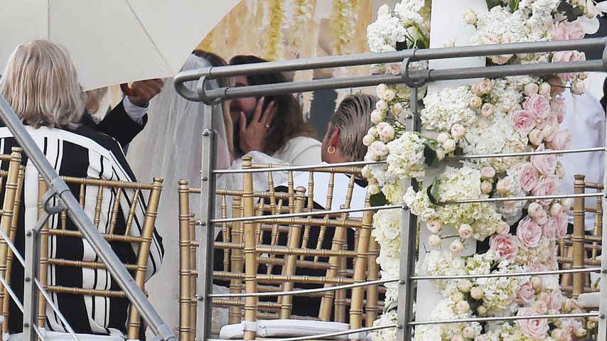 Heidi Klum und Tom Kaulitz küssen sich auf ihrer Hochzeit