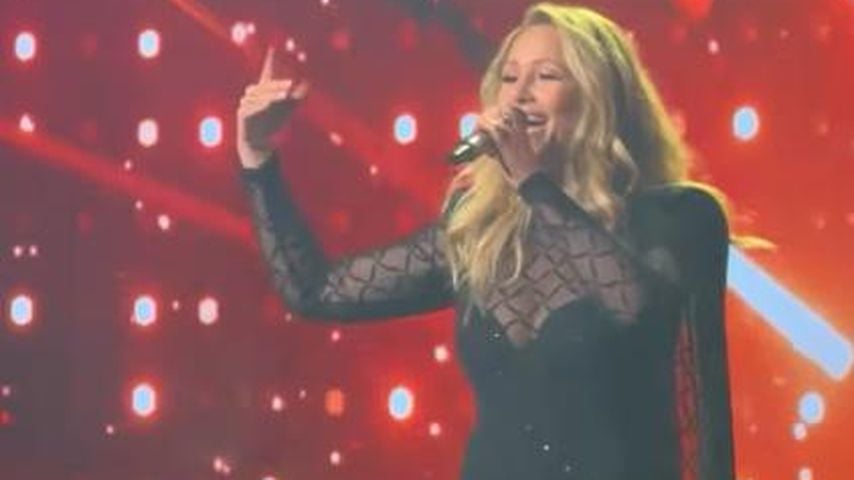 Schlagerstar Helene Fischer flasht Fans im sexy Glitzer-Look