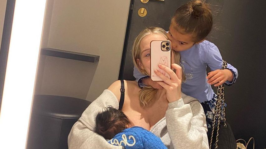 Coole Mum! Helen Flanagan stillt ihren Sohn beim Shoppen