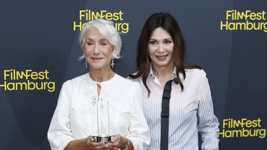 Iris Berben ehrt Helen Mirren beim Filmfest Hamburg