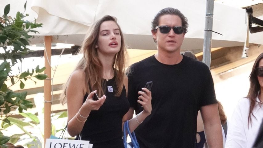 Damit offiziell? Vito Schnabel mit Helena Althof unterwegs