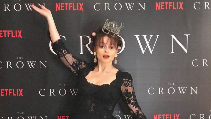 Zum Staffelstart: "The Crown"-Cast feiert Premiere zu Hause!