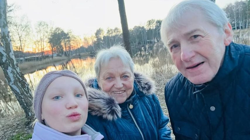 Hollywood-Star Helena Zengel mit ihrer verstorbenen Oma Gerda